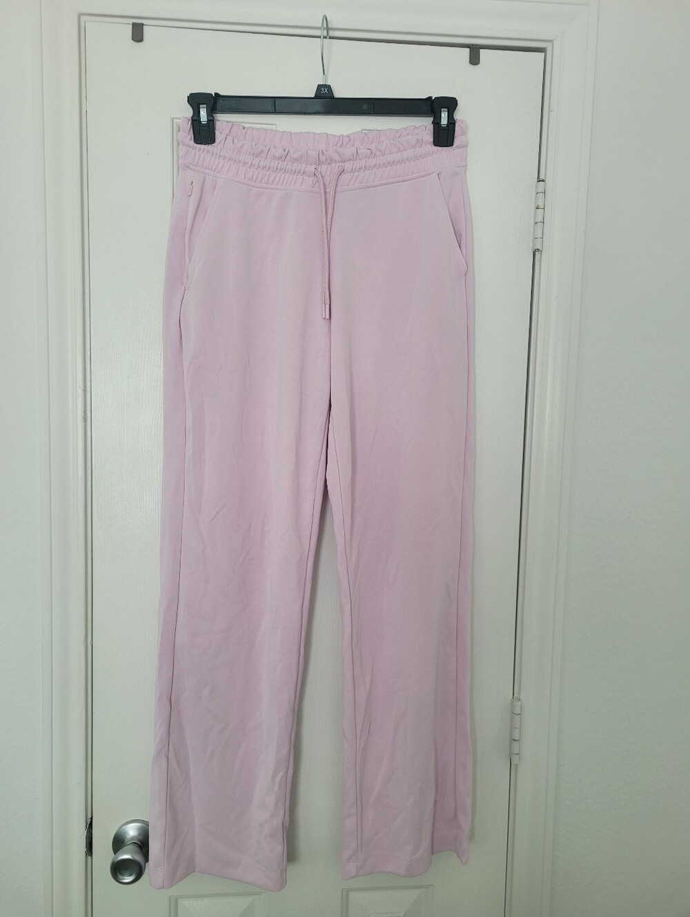 Athleta Seasoft pants in color primrose, size small